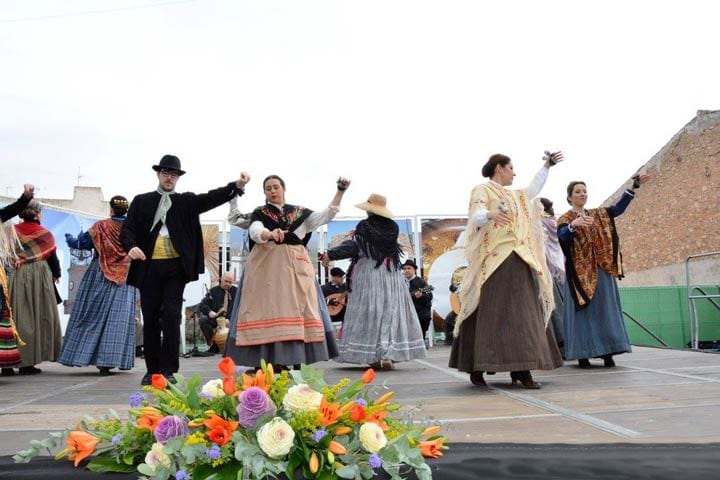 Fiesta Dia del Villazgo - Actuacion bailes tipicos